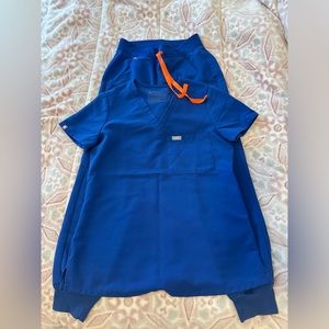 Figs scrub set in winning blue.